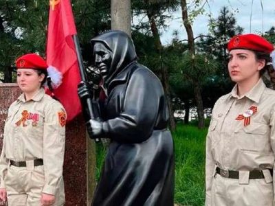 На Херсонщині окупанти залучають українську молодь до новостворених проросійських організацій