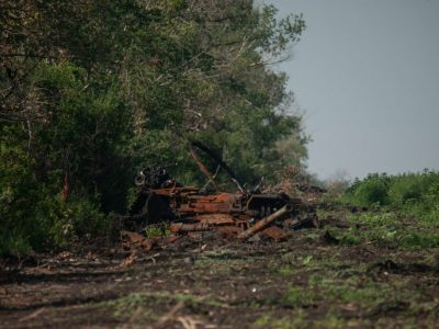 Основні зусилля окупант зосереджує на закріпленні в Лисичанську та Верхньокам’янці