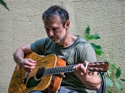 Надихаючи на перемогу: Святослав Вакарчук завітав з концертом до піхотинців  