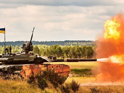 Піхотинці влучними пострілами з танка «відправили до пекла» техніку та живу силу окупантів  