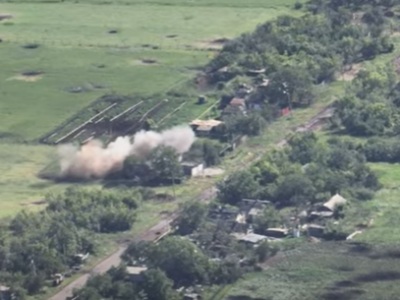 Українські танкісти разом з мінометниками показали, як накрили вогнем «сховище» окупантів  