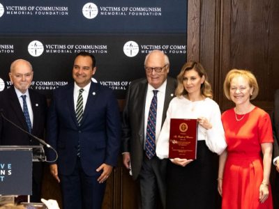 Уперше відзначили народ: у США українцям вручили премію Dissident Human Rights Award  