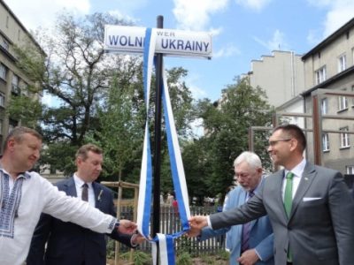 Навпроти консульської установи росії у Кракові відкрили сквер «Вільної України»