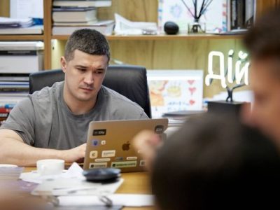 У «Дії» з’являться паспорт, водійські права та техпаспорт англійською мовою  