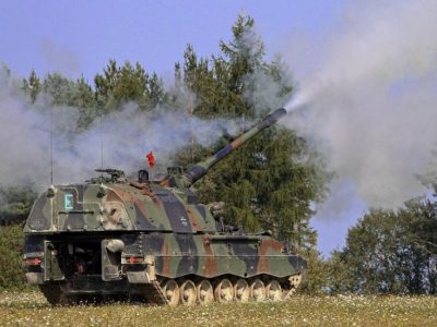 САУ PzH 2000 б’є по російських загарбниках на східних рубежах  