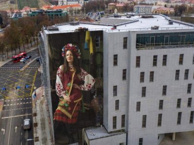 У Вільнюсі презентували мурал на «Будинку москви», присвячений Україні  
