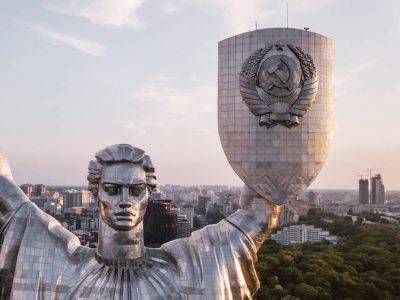 Українці визначилися, що буде на щиті монумента «Батьківщина-мати»