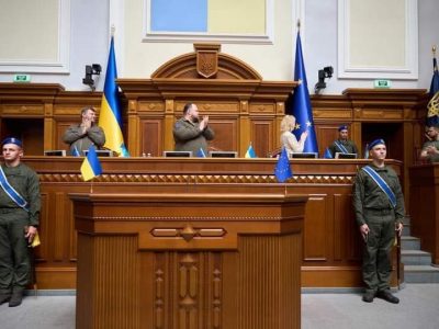 Історична мить: у Верховній Раді встановили прапор Євросоюзу  