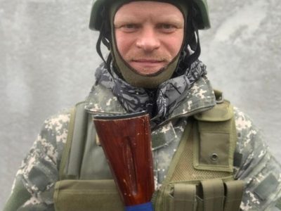 Як заслужений артист України Олександр Печериця захищає Україну  