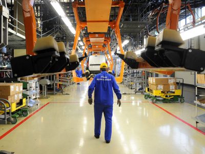 Випуск легкових автомобілів у рф скоротився на 96,7%  