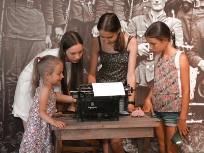 Як на Прикарпатті повстанці з минулого нині купують авто для фронту  