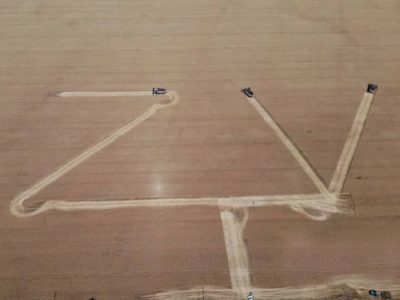 ZомбоVані: ростовські комбайнери спотворили пшеничне поле рашистськими символами  