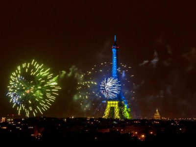 Ейфелева вежа вкотре засвітилась кольорами українського прапора  