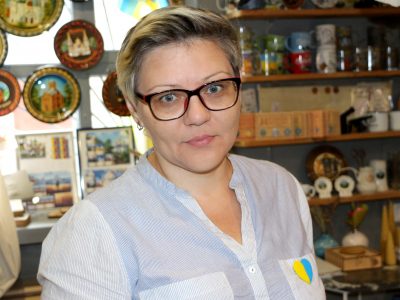 Півник з Бородянки, пес Патрон та «бойові гуси» – патріотичні прикраси від чернігівської майстрині  