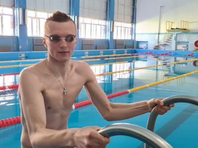 Офіцер ЗСУ встановив світовий рекорд з плавання в аеронавтичному п’ятиборстві  