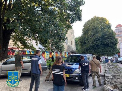 У Львові викрито псевдоволонтерів, які продавали автомобілі, ввезені для потреб ЗСУ