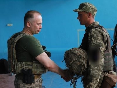 Олександр Сирський відвідав десантно-штурмовий підрозділ на передовій  