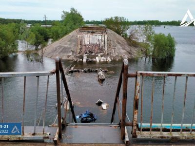 На Чернігівщині розбирають залишки 310-метрового мосту через Десну  