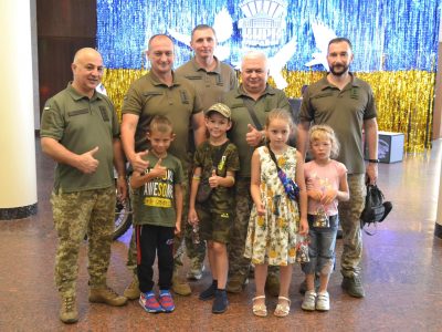 «Даруємо радість дітям, які пережили окупацію»: військові ЗСУ влаштували свято для малечі  