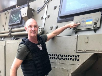 Сенатор парламенту Австралії відвідав львівських десантників і пообіцяв більше озброєння й техніки  