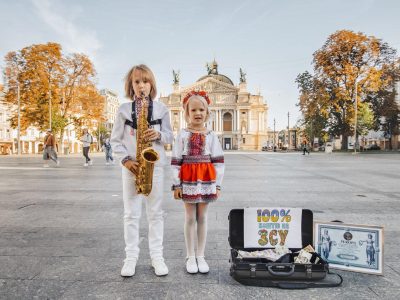 Наймолодша волонтерка України з Кривого Рогу разом із братом зібрала 35 тисяч гривень для ЗСУ  