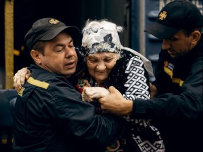 Україна почала обов’язкову евакуацію людей з Донеччини