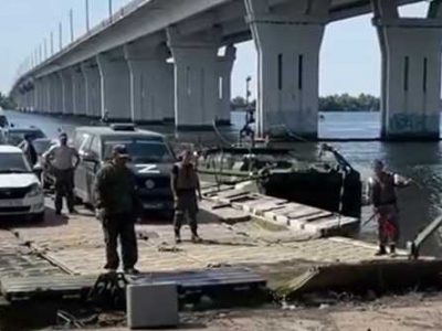 окупанти будують плавучий міст неподалік Херсону