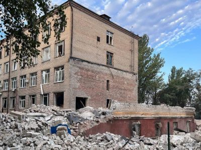 окупанти продовжують нищити освітні заклади Донеччини та Миколаївщини