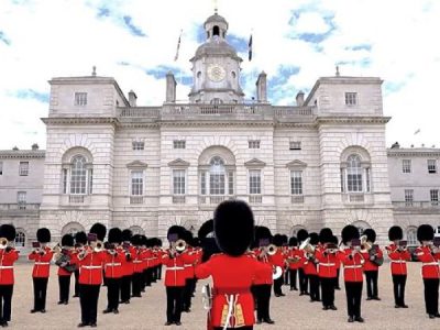 Оркестр шотландської гвардії привітав українців із Днем Незалежності піснею «Стефанія»  