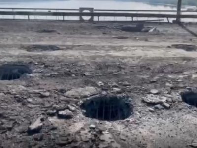 Окупанти намагаються відновити мости через Дніпро  