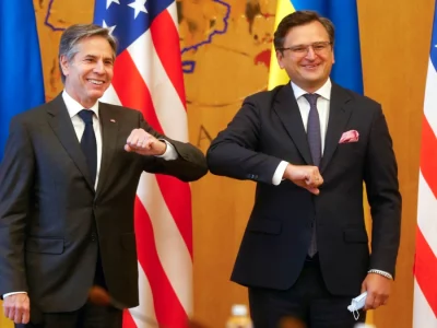 Глава МЗС України обговорив із держсекретарем США постачання західного озброєння  