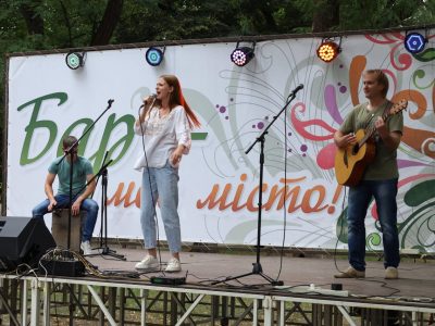 На Вінниччині під час благодійного концерту зібрали майже 20 тисяч гривень для ЗСУ  