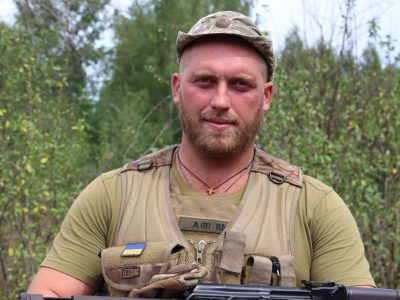 «росіяни намагаються давити масою, у них безтолкові лобові атаки» — військовий із позивним «Хата»  