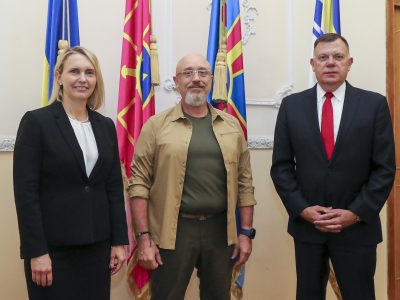 Про HIMARS і не тільки: Олексій Резніков обговорив з представниками США плани з підтримки України  