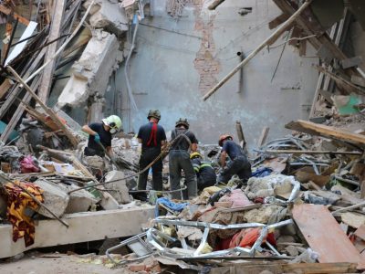 Поранений, втомлений, але нескорений — Президент показав фотографії Харкова  