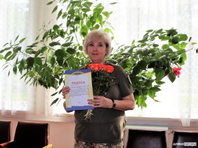 У військовій частині на Вінниччині відкрилась виставка картин офіцера Наталії Жижко  