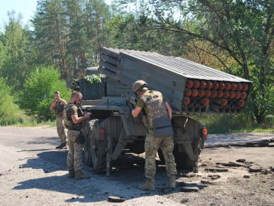 Знищена російська САУ та розбита ворожа піхота − кілька годин із життя українських артилеристів (ФОТО)  
