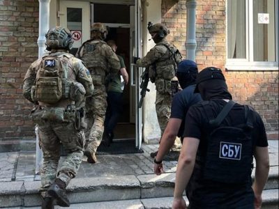 У Києві викрито групу осіб, які незаконно зберігали вогнепальну зброю  