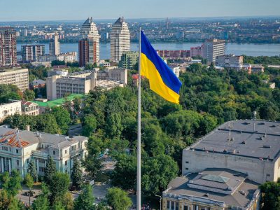 У Дніпрі оновили один із найбільших прапорів України  