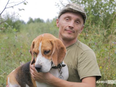 Як собака рятує військових від обстрілів  