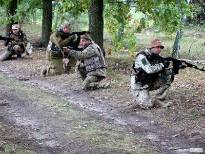 Військовий інструктор розповів про особливості ведення бою в лісі  