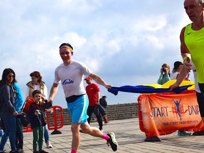 Учасники легкоатлетичного забігу «Разом до перемоги» допомагають захисникам у боротьбі з агресором  