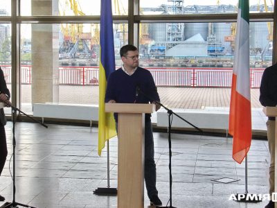 Міністри закордонних справ Ірландії, Литви й України обговорили функціонування «Зернового коридору» та зміцнення Сил оборони України  