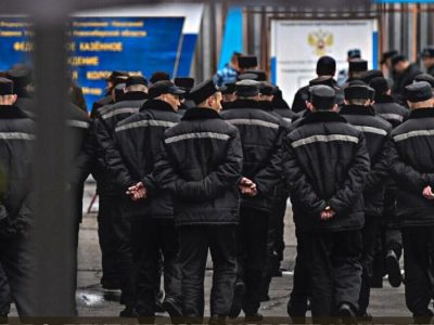 російських ув’язнених агітують на війну проти України  