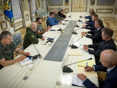 Президент України провів зустріч з міністрами оборони Данії та Естонії  
