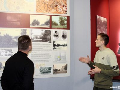 Інтелігентна декомунізація по-вінницьки: у місті відкрито просвітницьку виставку «Європейська площа: простір (не)пам’яті»  