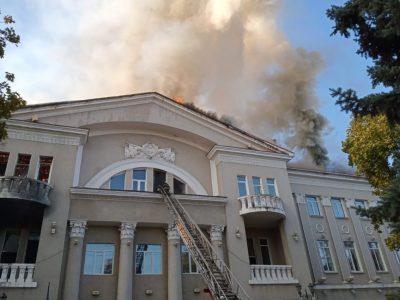 На Донеччині росармія обстрілами зруйнувала Палац культури і спортивний комплекс  