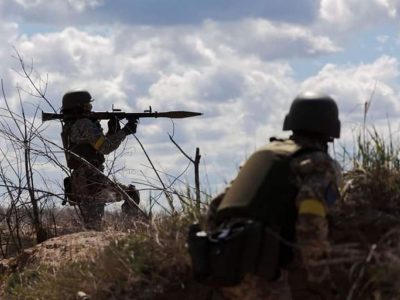 Рота окупантів покинула Херсон та вивезла у тимчасово окупований Крим награбоване  