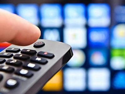 «Ми не повинні сприяти пропаганді кремля»: правозахисники вимагають відключити три росканали у Франції  