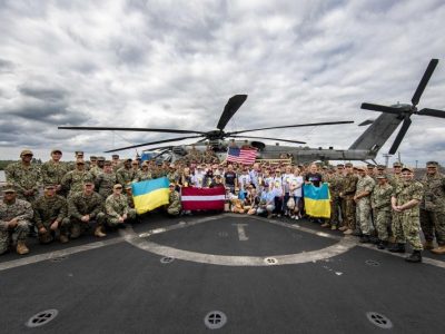 Для українських військових, які лікуються у Латвії, провели екскурсії кораблями ВМС США  